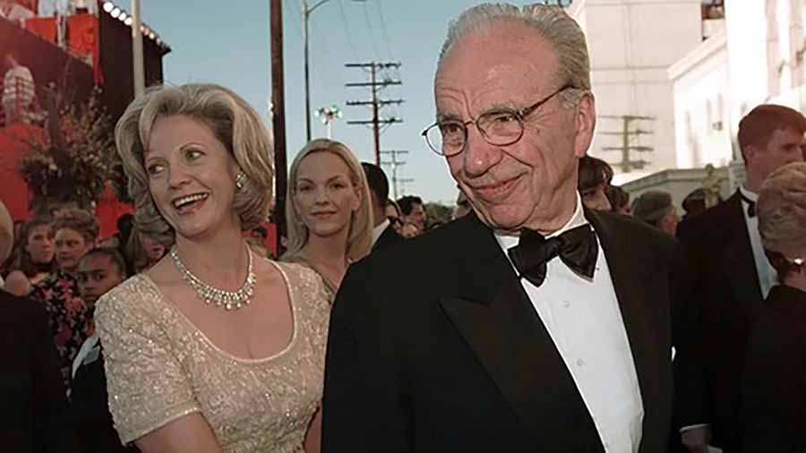 Rupert Murdoch y Anna Torv